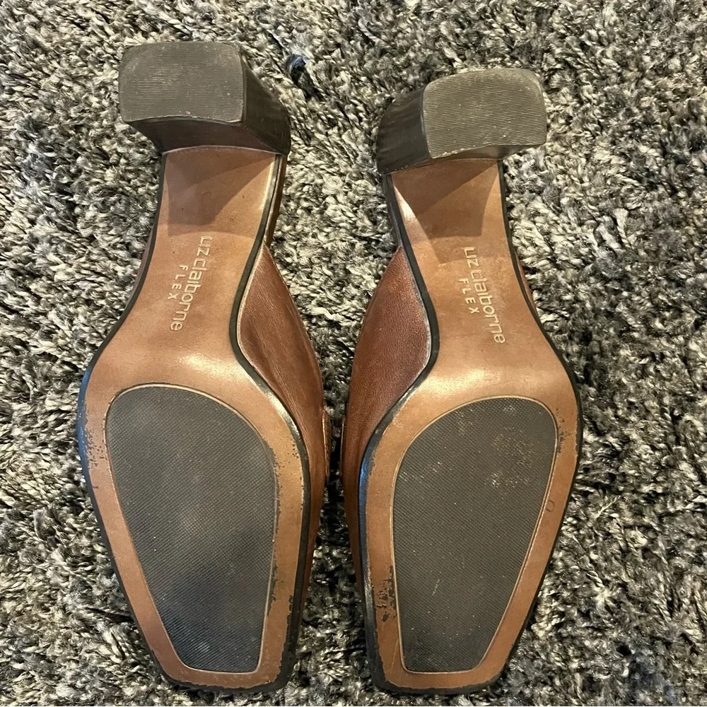 🤎LIZ CLAIBORNE BROWN LEATHER MULES WITH KITTEN HEEL SIZE 8.5🤎 - Picture 5 of 6